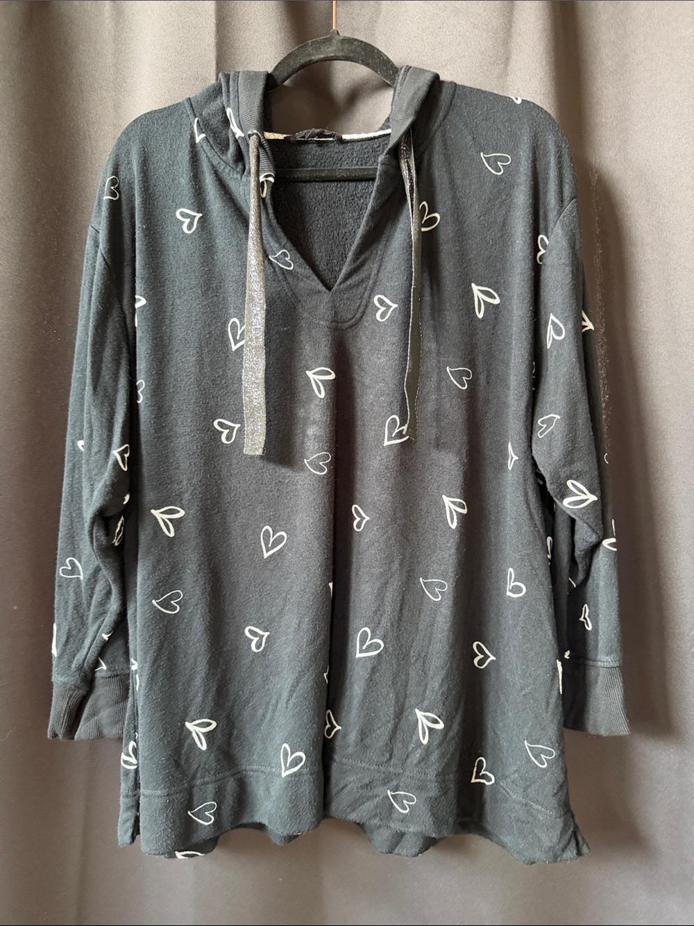 BLACK (not grey) Jane and Delancey V-Neck Hoodie Sweater with White Heart Print